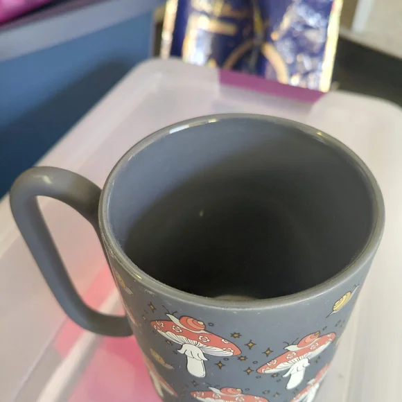 Gray Mushroom Pattern Mug - Picture 7 of 9